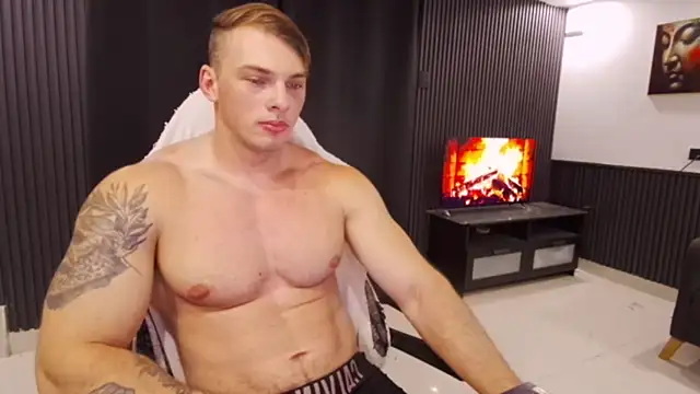 Show modela YourHotGreg na web-kameri