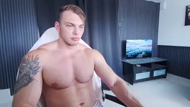 Show modela YourHotGreg na web-kameri