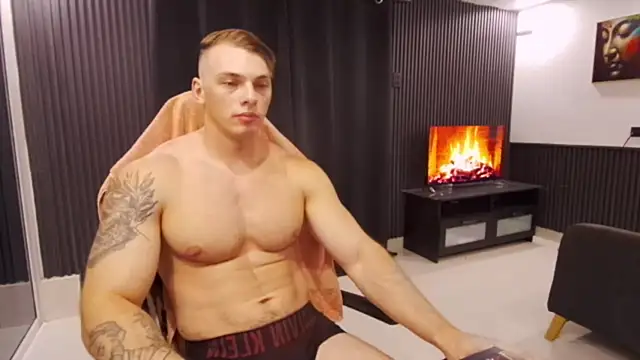 Show modela YourHotGreg na web-kameri
