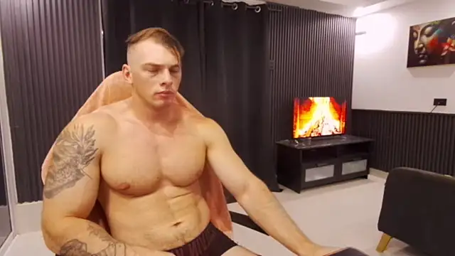 Show modela YourHotGreg na web-kameri