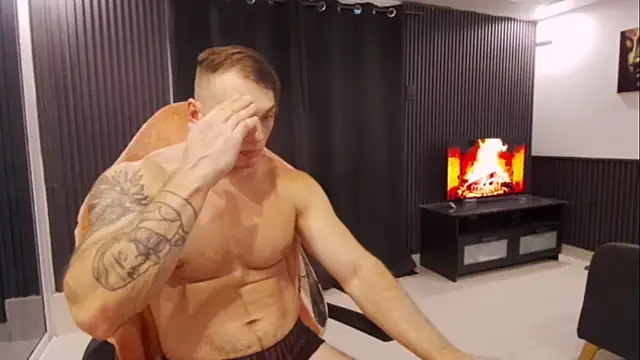 Show modela YourHotGreg na web-kameri
