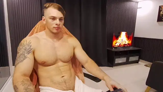 Show modela YourHotGreg na web-kameri