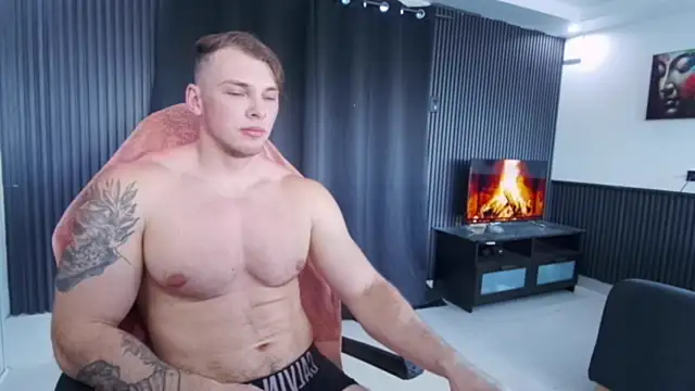 Show modela YourHotGreg na web-kameri