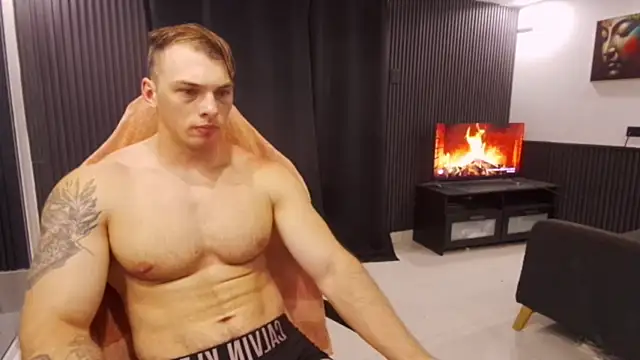 Show modela YourHotGreg na web-kameri