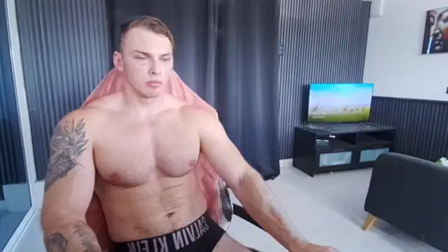 Show modela YourHotGreg na web-kameri