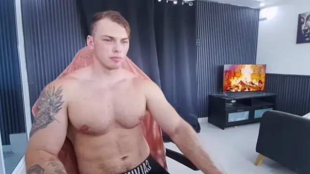 Show modela YourHotGreg na web-kameri