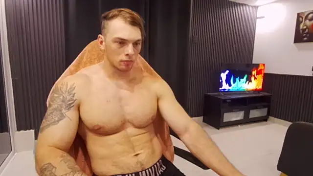 Show modela YourHotGreg na web-kameri