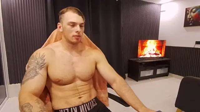 Show modela YourHotGreg na web-kameri