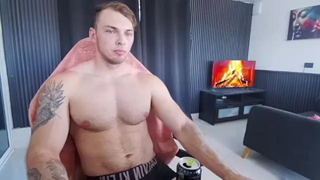 Show modela YourHotGreg na web-kameri