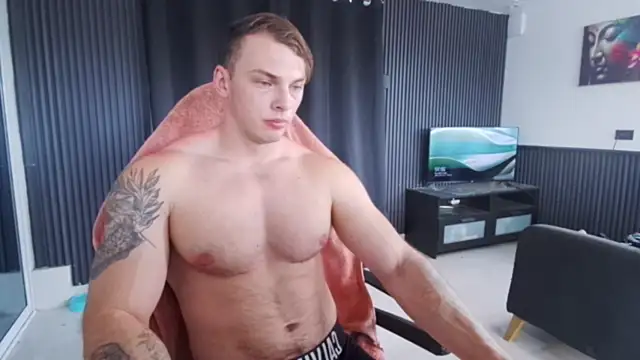 Show modela YourHotGreg na web-kameri