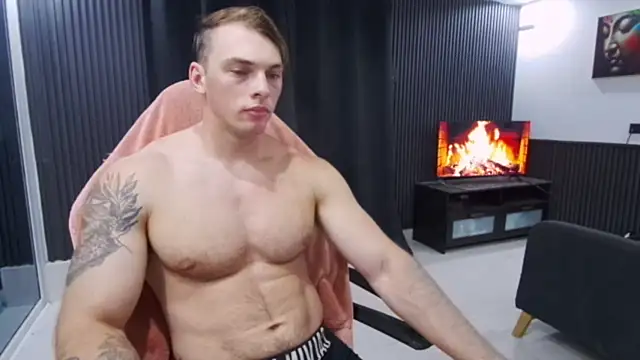 Show modela YourHotGreg na web-kameri