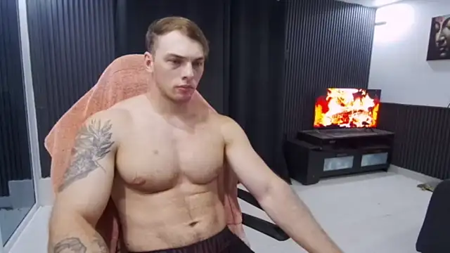 Show modela YourHotGreg na web-kameri