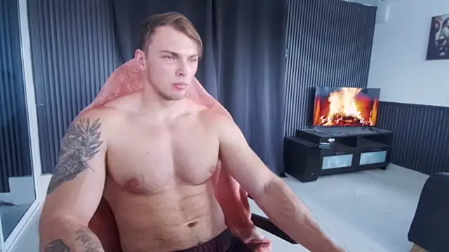 Show modela YourHotGreg na web-kameri