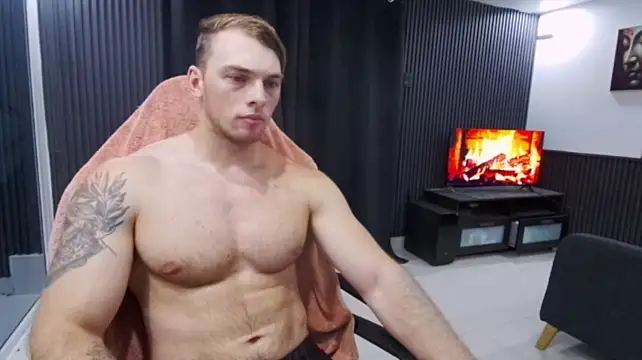 Show modela YourHotGreg na web-kameri