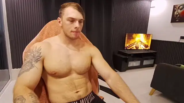Show modela YourHotGreg na web-kameri