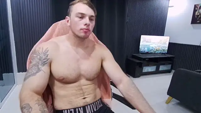 Show modela YourHotGreg na web-kameri