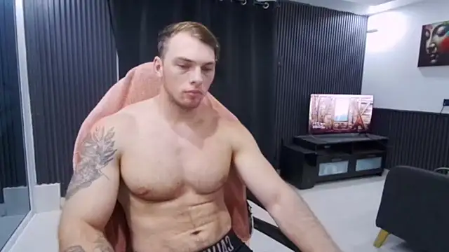 Show modela YourHotGreg na web-kameri