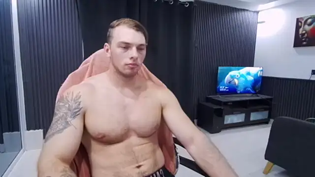 Show modela YourHotGreg na web-kameri