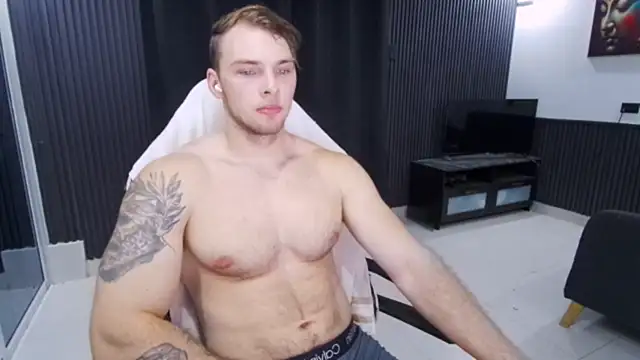 Show modela YourHotGreg na web-kameri