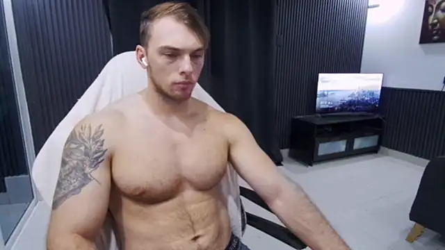Show modela YourHotGreg na web-kameri
