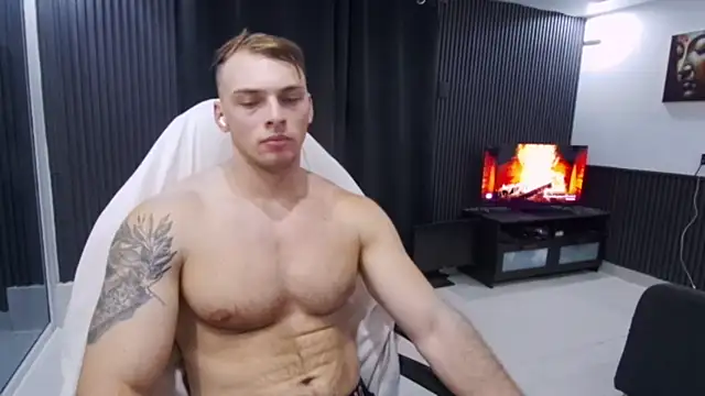 Show modela YourHotGreg na web-kameri