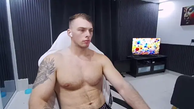 Show modela YourHotGreg na web-kameri