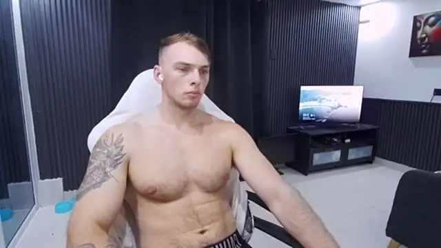 Show modela YourHotGreg na web-kameri