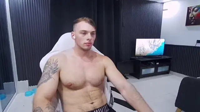 Show modela YourHotGreg na web-kameri