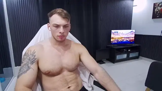 Show modela YourHotGreg na web-kameri
