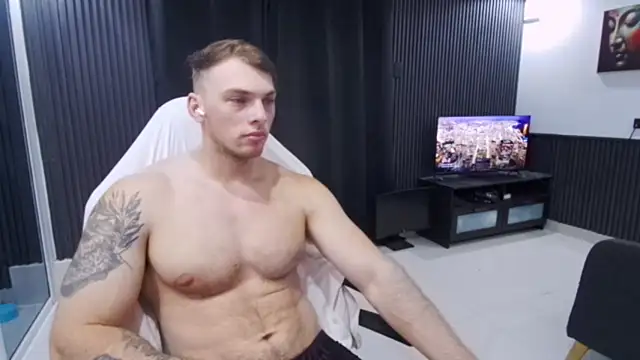 Show modela YourHotGreg na web-kameri