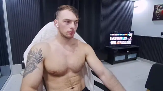 Show modela YourHotGreg na web-kameri