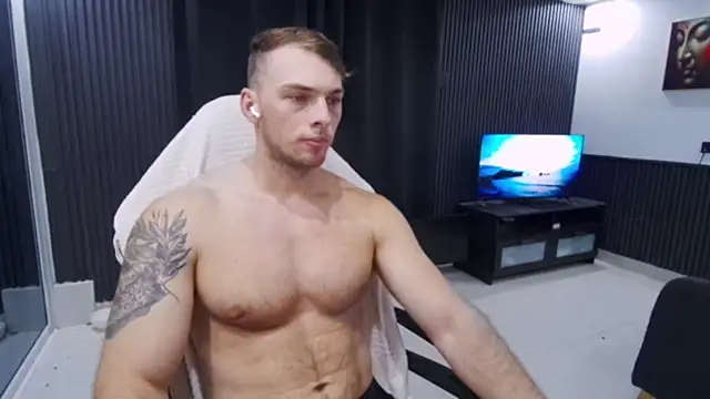 Show modela YourHotGreg na web-kameri