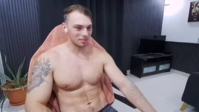 Show modela YourHotGreg na web-kameri