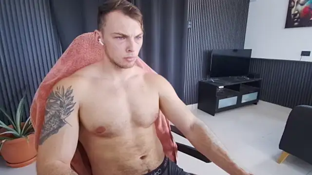 Show modela YourHotGreg na web-kameri