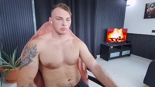 Show modela YourHotGreg na web-kameri