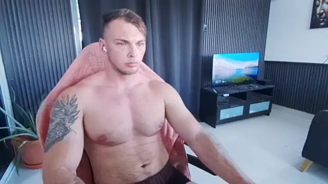 Show modela YourHotGreg na web-kameri
