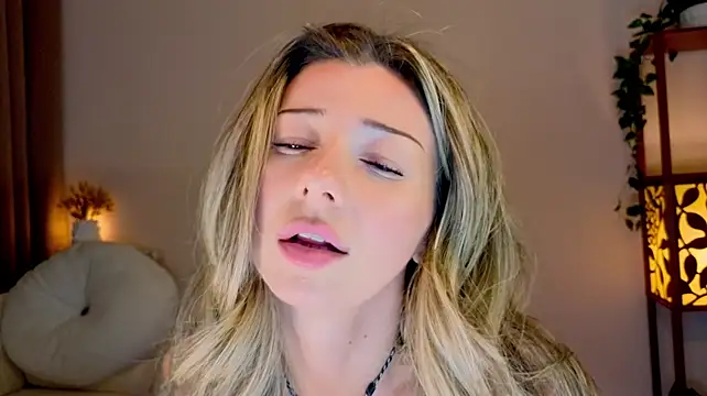 Lenamuti25 Chat XXX in diretta