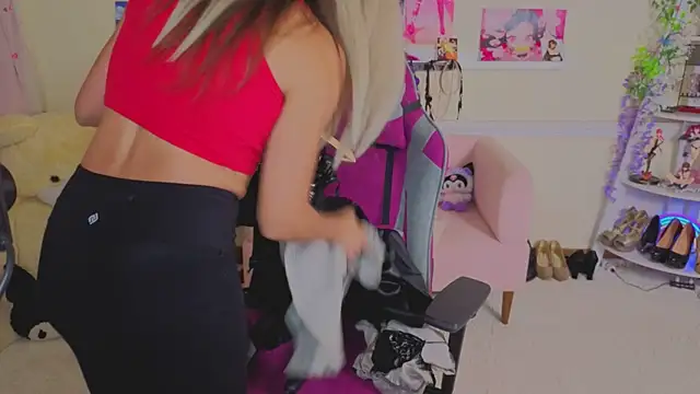 دردشة Real_Tini الجنسية المباشرة