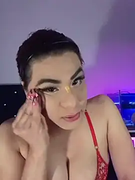 Aliice_Doll Show in webcam