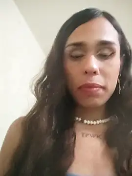 הופעת וובקאם של pretty_ariiel
