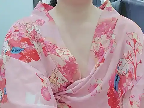 צ'אט XXX בשידור חי של Kemmy_babe20