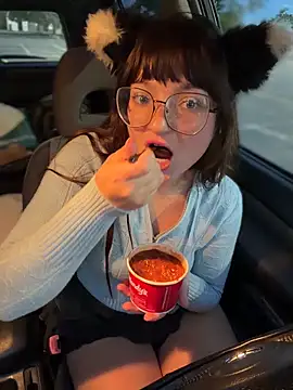 urpuppymoon Pertunjukan Webcam