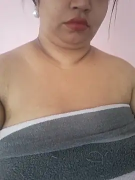 Show modela Ravina_patil1 na web-kameri