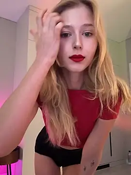 LunaRase Show in webcam