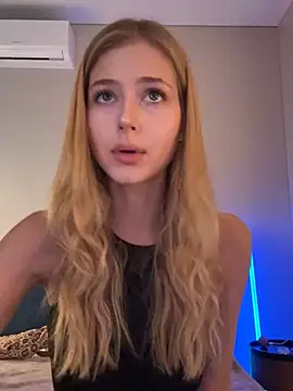LunaRase's Webcam Show