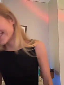 LunaRase's Webcam Show