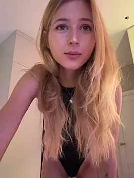 LunaRase Adlı Modelin Canlı XXX Sohbeti