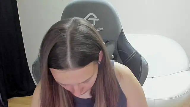 Chat +18 de Mia_shy1 ao vivo
