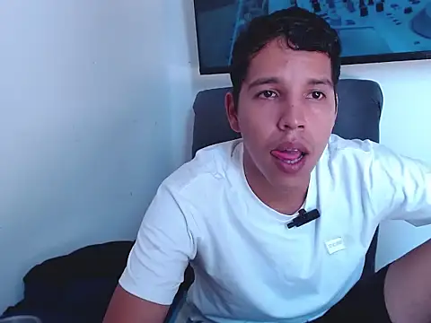 Show modela loggganfross na web-kameri