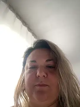 MikyVesela Adlı Modelin Canlı XXX Sohbeti